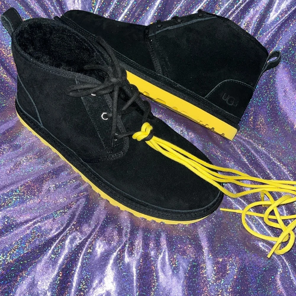 New UGG Mens Neumel Black Yellow Suede Fur Lined Ankle Chukka Boots